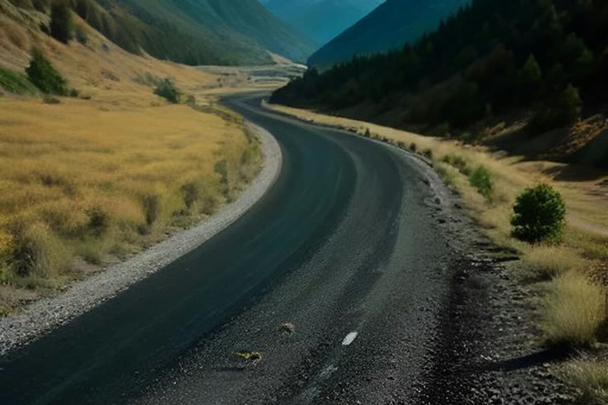 Daran yolunda 1,5 kilometre sathi kaplama çalışması yerinde görüldü