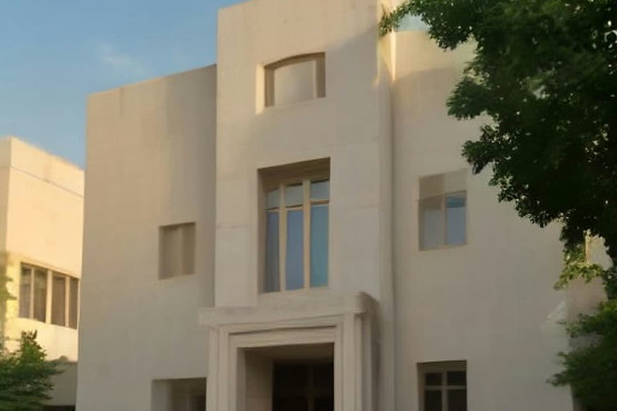 Karaman'da bulunan Çevre, Şehircilik ve İklim Değişikliği İl Müdürlüğü binasının dış görünümü.